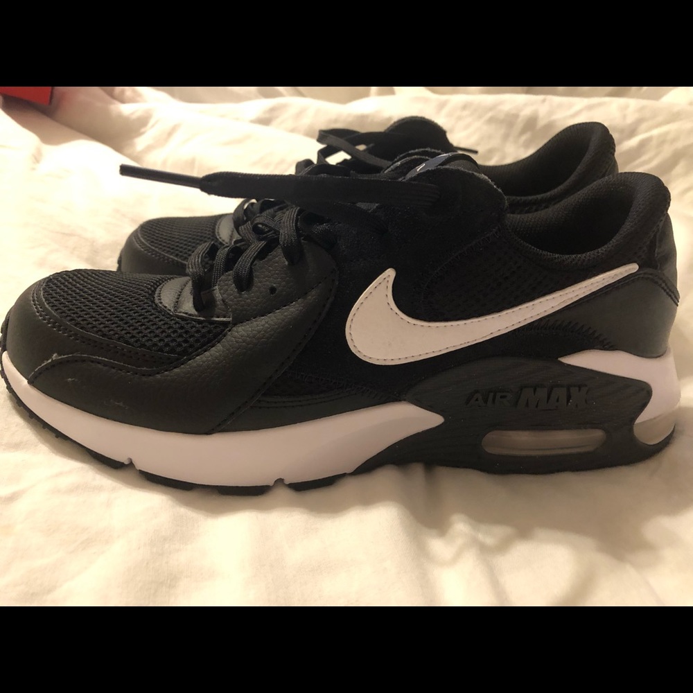 Men’s Nikes size 9